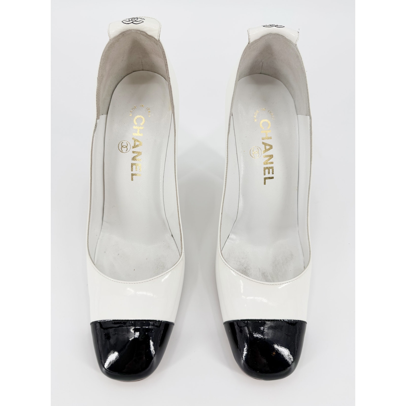 Chanel Two Tone White Black Patent Leather Cap Toe Block Heel Pumps Shoes 37 Box